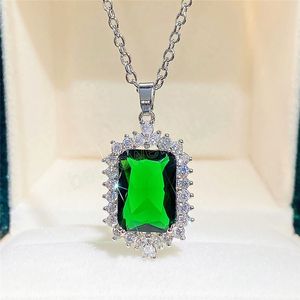 Fashion Rectangle Cut Emerald Green Cubic Zirconia Stone Pendant Necklace For Women Clavicle Chain Jewelry Banquet Party Gift