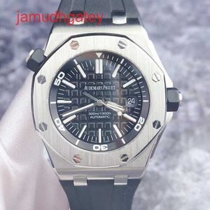 Ap Swiss Luxury Watch 15703, materiale in acciaio di precisione fuori produzione con un diametro di 42 mm e un datario di 300 metri per immersioni profonde, tavolo singolo