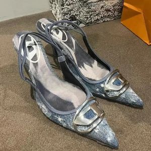 Scarpe eleganti Tacchi alti Design Stile Nicchia Retro Denim Punta posteriore Sandali vuoti per le donne Snelle 2023 Sfilata di moda 231127