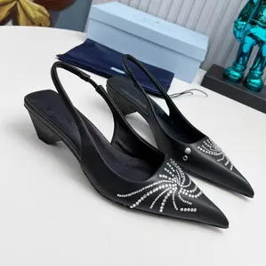 Fashionabla silkeklänskor kvinnor 4 cm höga klackar slingbacks casual spetsig designer sko strass dekorationer eleganta fest sandaler läder kvinnor med låda