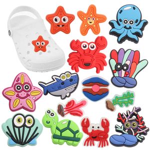 MOQ 20 Pcs PVC Cartoon Coral Caranguejo Estrela do Mar Polvo Tartaruga Shell Decoração de Sapato Charme Fivela Acessórios Clog Pins Botões Decorações para Bandas Pulseiras