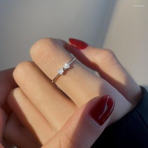 Klaster Pierścienie 925 Srebrny diamentowy pierścionek Diamond Pierścień Kobiet Prosty moda Otwarta Rafinowana Akcesoria Biżuterii Weddne Prezes urodzinowy