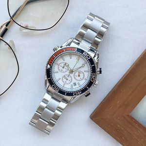 Смотреть автоматические Quartz Mens Watch 42 -мм серебряные браслеты водонепроницаемые все браслеты из нержавеющей стали.