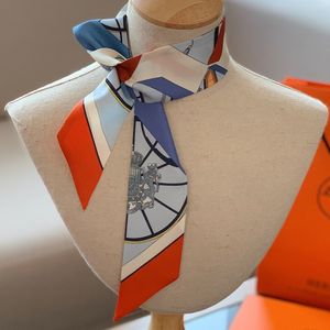 2023 Ny designerscarf omslagspåse Liten halsduk Handtag Bindning Förpackning Dekorationsband Smal remsa Bindningspåse Omslagsband Huvudband Scarf