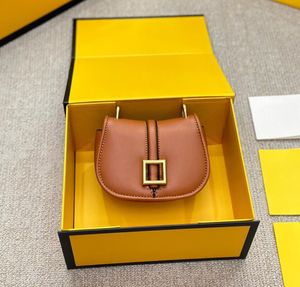 Mody Mini Siodle Bag Designer Najwyższej jakości kobiety klapki na ramię Tote Metal Letter Girl Słodka Torebka Torba Crossbody Crossbody Torebka monety