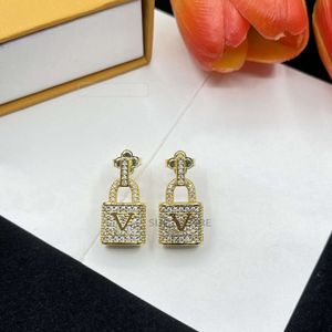 luxury stud earring designer earrings for women stainless steel plated gold silver needle v letter lock key heart crystal hoop earring girl gift jewelry Accessories