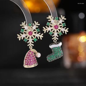 Baumelnde Ohrringe, glitzerndes farbiges Snowfalke-Weihnachtsstiefel- und Hut-Tropfen-unsymmetrisches Accessoire