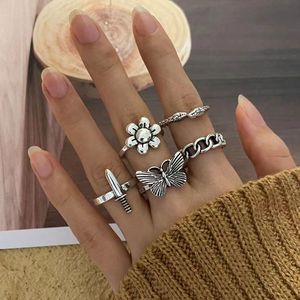 Nagelringares designer för kvinnliga gåvor för män män ring hjärtring legering kärlek nisch design joint ring tre stycken set kluster ringar unisex silver guld ring grossist