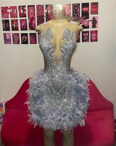 Grigio Sheer O Neck Abito da ballo corto per ragazza nera perline Crystal Diamond Birthday Abiti Feather Mini Tail Homecoming