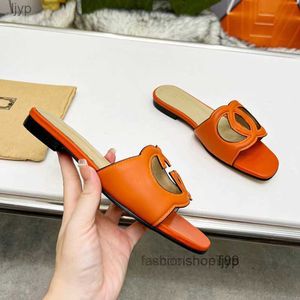 Yaz Bayan Terlik Marka Tasarımcısı Sandalet Düz Topuk Moda Yönlü Deri Rahat Konfor Flip Flop Boyutu 35-44