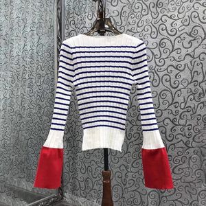 Maglioni da donna Stile moda coreano 2024 Maglioni all'inizio della primavera Donna Modelli a strisce blu Maglieria manica svasata lavorata a maglia Maglioni casual