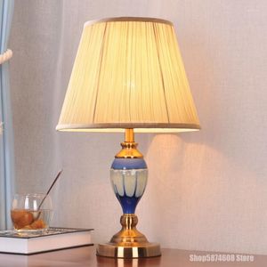 Bordslampor American Ceramic Golden Lamp European Art Deco For Bedroom Study Reading vardagsrum Dekoration Hembelysning