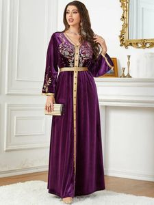 Etniska kläder vinter sammet klänning abaya för kvinnor muslimska broderier pärlor split hem marocko party kaftan vestidos arabiska långa mantel