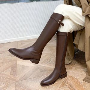Ботинки Черные Элегантные туфли на низком каблуке для женщин Длинные коричневые женские зимние сапоги до колена Цена Goth 231128