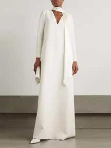 Abiti casual Yeezzi 2023 Primavera Autunno Bianco Sciarpa con scollo a V Elegante abito da sera per feste Maniche lunghe Vestido maxi per le donne