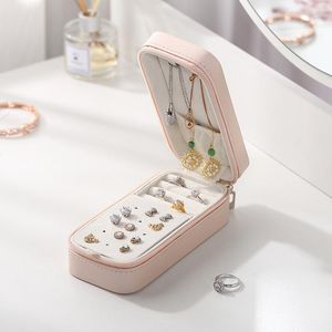 Smyckespåsar Portabla smycken Box med PU Leather Mini Travel Storage Container Användbar för örhängen Rings Lipstick D88