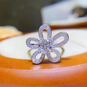 Cluster Ringe 1 Karat Weiß/Grün/Rot Runder Moissanite-Blumenring Bestehen Sie den Diamanttest 925 Sterling Silber Freundin Geburtstag Luxusschmuck