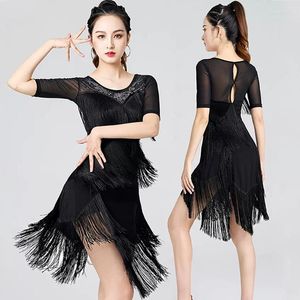 Sahne Giyim 2023 Latin Dans Elbisesi Kadın Kısa Kollu Saç Siyah Rhinestone Performans Kostüm Püskül Rumba Samba BL10058