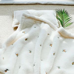 Blankets Swaddling Korean Bear Olive Embroidery Throws Coral Fleece Soft born Infant Swaddle Wrap Bedding Stroller Cover 231127