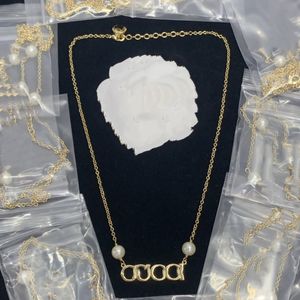 Populära vintage hängsmycken halsband för män kvinnor designer brons guld halskläder kvinnor ggsity smycken lyx g diamant kärlek pärlparty halsband gåva kg13d