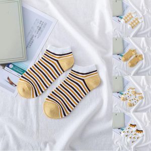 Damensocken Ankünfte Bee Printed Socke Lovely Harajuku Japanese Style Cotton Striped Solid Breathable Casual Cartoon