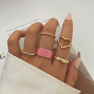 Band Rings IFKM New Trendy Gold Color Simple Irregular Geometric love Hollow Out Ring For Women Girls Party 2023 New Jewelry Ring Gifts Z0428