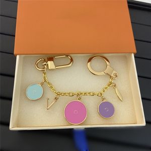 Designers nyckelringar med Box Classic Exquisite Presentbil nyckelkedja Kvinnor Buckle Jewelry Key Chains Bag Charm