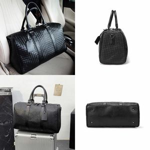 Nxy Duffel Bags Large Capacity Men's Travel Big Shoulder Duffle Carry on Luggage Tote Woven Pu Leather Black Men Handbags Bolso Hombre 230424