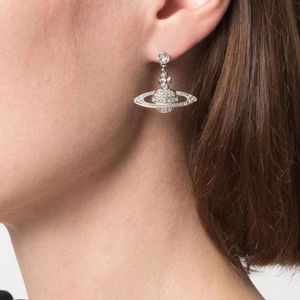 Charm Designer vivienen Westwoods New Viviane Western Empress Dowager Flat Saturn Earrings Earstuds Female Minimalist Black Zircon Earrings Original 266