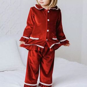 パジャマの赤いクリスマスの男の子の女の子暖かい家族パジャマセットゴールデンベルベットキッズマッチパジャマの子供ドレスドレス幼児PJS231127