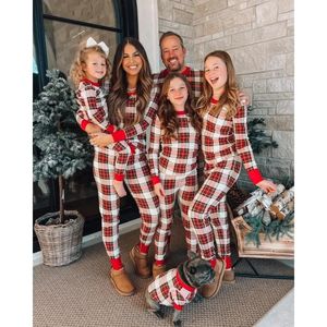 가족 일치 의상 2023 크리스마스 모습 붉은 격자 무늬 잠자기웨어 두꺼운 따뜻한 잠옷 어머니 아버지 아기 아이와 개 옷 231128
