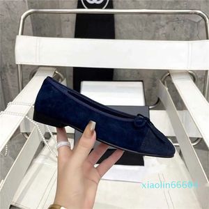 Designer Donna Casual Canale Moda Vera pelle di lusso Pelle scamosciata naturale CCS Nodo Punta tonda Slip On Runway Outfit Footwear