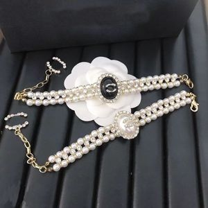 Designer di lusso elegante braccialetto di perle moda donna braccialetto con ciondolo lettera matrimonio gioielli di design speciale di alta qualità