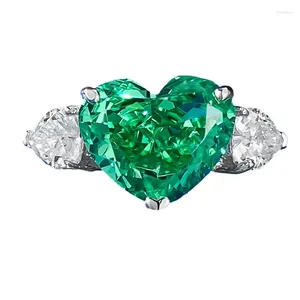 Pierścienie klastra Spring Qiaoer 925 Srebrne serce Cut Emerald High Carbon Diamond Cocktail Koktajl Kobiety Pierścień Pierścień Biżuteria