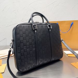 Borsa di design a valigetta Borsa per laptop di lusso Tinta unita lettera metalli Design Valigetta in pelle di grande capacità Borsa per laptop da uomo di moda Borsa per la polvere per consegna natalizia