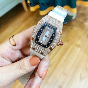 Designer Ri Mlies Luxury Watchs Diamond Red Lip Inlaid Women Watch S Peronality Trend stort Dial Name och skakar hög kvalitet