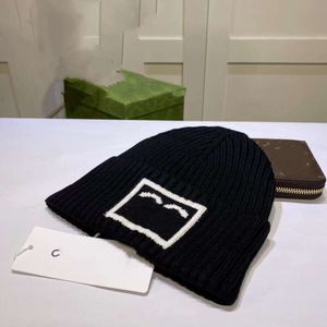 Kafatası Caps Marka Erkekler Lüks Beanie Hat Kadınlar Sonbahar ve Yeni Küçük Koku Trendi Retro Klasik Mektup Açık Sıcak Örgü Şapka Kış Kovası Şapkası