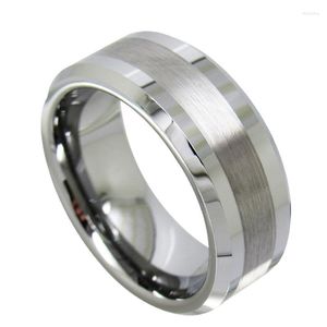 Bröllopsringar Simple High Polished 8mm Bredd Tungsten Carbide Ring for Man's Gift Borsted Finish Comfort Fit Anpassad gravering