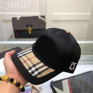 Kadın tasarımcı lüks şapka siyah beyaz beyzbol şapkası lüks b rüzgar geçirmez gorras damalı desen şerit pamuk astar erkek şapkalar modern stil pj048 c23