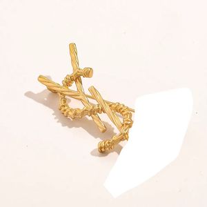 Luksusowe kobiety projektanckie marka Letter broszki złota stalowa pieczęć Wysokiej jakości biżuteria broszka broszka poślubić prezent na przyjęcie świąteczne Accessorie52