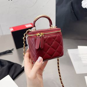 Designer de luxo Mulheres Mini maquiagem portátil com espelho de metal letras genuínas de couro genuíno retrô de quatro colorido bolsa de bolsa de designers tendência de bolsa