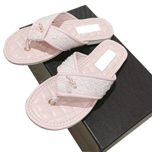 Kadın tanga Düşük Topuk Sandallar Tasarımcı Kapitonlu Doku Kayma Terlik Üzerinde Ladies To To Tepes Flip Flops Zincir Slaytlar Lüksler Dış Mekan Dış Mekan Günlük Ayakkabı