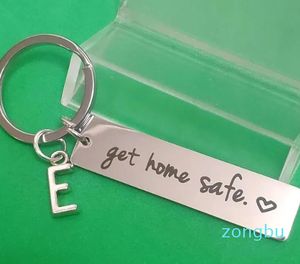 Keychains Keys Holder Valentine Par Gift Personlighet Keyring Rostfritt stål Creative A-Z 26 Initialer Födelsedag Get Home Safe