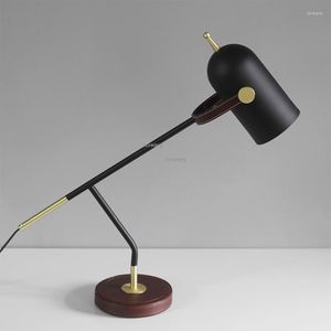 Tischlampen Nordic LED Lampe Leder Eisen Dekoration Beleuchtung Leuchten für das Schlafzimmer Nachttisch Studie Schreibtisch