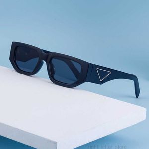 Lyxdesigner Solglasögon Ins Populära fyrkantiga solglasögon kvinnors högkvalitativa eleganta små solglasögon för män Retro Classic Black Glasses UV400