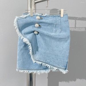 Gonne Y2k Lavato Azzurro Denim a vita alta 2023 Fibbia di perle Irregolare Avvolgente Design Tassel Hip Gonna da donna