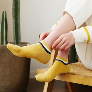 Women Socks Winter 2023 Stripe Cotton Sock Slippers Kort ankel Bekväm andlig koreansk Harajuku
