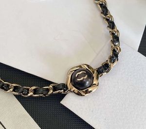 Topp lyxig designer chokers halsband guld kvinnor halsband läder choker kedja 925 silverpläterad kopparbrev