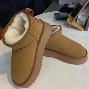 Pantofole Tasman Pantofole Tazz seme di senape Diapositive in pelliccia di castagno Pelle di pecora Classica Ultra Mini Stivali con plateau Inverno Donna Uomo Scarpe slip-on Tomaia in pelle scamosciata Lana Autunno lis116