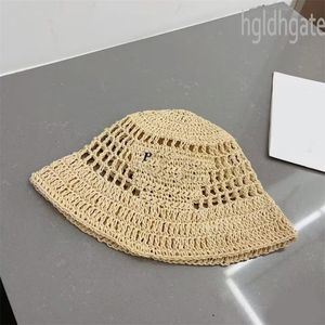 夏のデザイナーバケツハット織りP麦わら帽子文字刺繍された女性通気性ゴラ通り